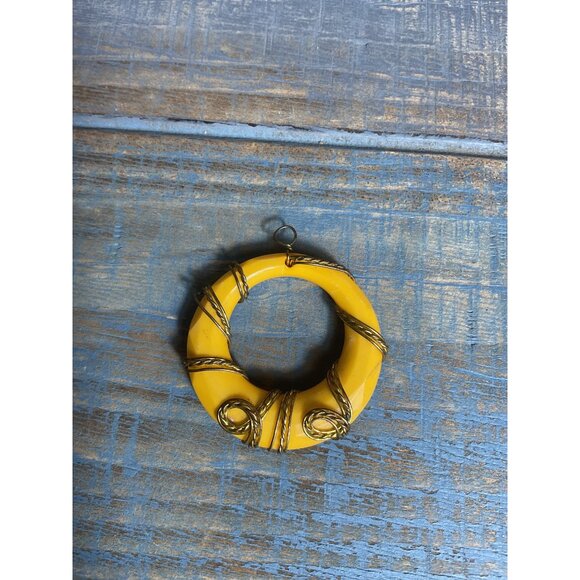 Vintage Yellow Circular Pendant With Metal Wire Wrap Design - Picture 2 of 4